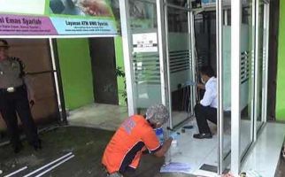 Detik-Detik Komplotan Pembobol ATM Kaget Tepergok Pegawai Minimarket, Ini yang Terjadi - JPNN.com