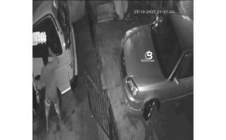 Video Viral Pencurian Mobil Boks di Bekasi, Pelaku Pakai Sedan - JPNN.com