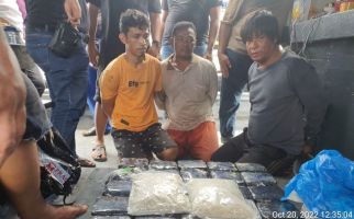 Polisi Gagalkan Penyelundupan 30 Kg Sabu-Sabu dan 8.000 Pil Ekstasi dari Malaysia - JPNN.com