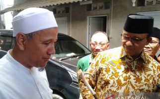 Anies Dikasih Tongkat dari Tanduk Rusa oleh Habib Novel, Apa Maknanya? - JPNN.com