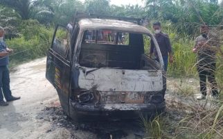 Mayat Pria Terbakar Bersama Mobilnya di Bengkalis, Polisi Langsung Melakukan Penyelidikan - JPNN.com