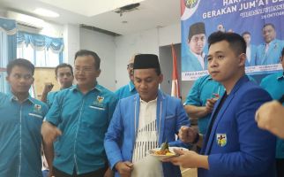 Peringati Sumpah Pemuda, DPP KNPI Potong Tumpeng dan Bakti Sosial - JPNN.com