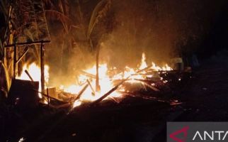 Rumah Milik Penjaga Kuburan Hangus Terbakar - JPNN.com