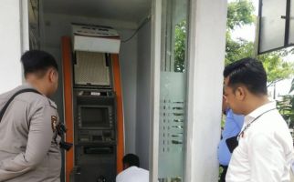 Modus Perampok 2 Mesin ATM Sangat Profesional - JPNN.com