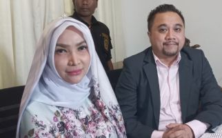 Dituding Menahan KTP Sang Suami, Roro Fitria: Sudah Dikembalikan, Dia Enggak Mau - JPNN.com