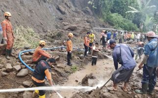 Korban Tertimbun Longsor di Malang Ditemukan Sudah Meninggal Dunia - JPNN.com