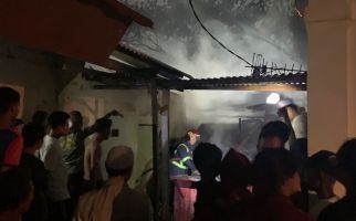 Kantin SMP Negeri 4 Cikarang Barat Terbakar, Ini Penyebabnya - JPNN.com