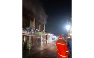 Warung Sembako di Bekasi Terbakar, Ada Ledakan - JPNN.com