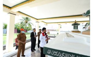 Prof Yudian Menapaktilasi dan Menziarahi Makam Sultan Iskandar Muda - JPNN.com