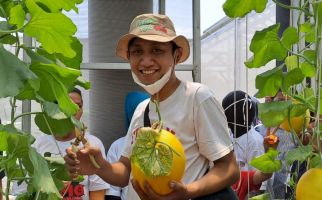OMG Jakarta Berikan Bantuan Lahan untuk Puluhan Petani di Duren Sawit - JPNN.com