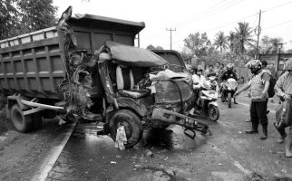 Kecelakaan Beruntun di Muaro Jambi, Lihat Kondisi Dump Truck Ini, Mengerikan - JPNN.com
