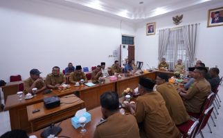 Kurang Direspons Bupati Adil, Rombongan Kades dari Meranti Temui Gubernur Syamsuar - JPNN.com