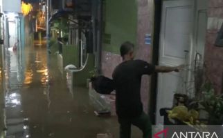 Tolong! Warga Kebon Pala Jaktim Kebanjiran Lagi dari Luapan Kali Ciliwung - JPNN.com