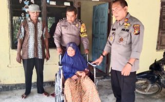 Perbanyak Amal kepada Sesama, Polda Riau Bagi-Bagi Kursi Roda - JPNN.com