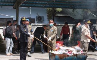 Bea Cukai Gelar Pemusnahan Barang Bukti Eks Penindakan di Pontianak dan Mataram, Ini Perinciannya - JPNN.com