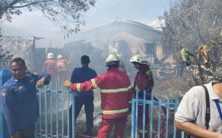 Kebakaran Gudang Spritus di Pekanbaru, Seorang Petugas Damkar Tewas - JPNN.com