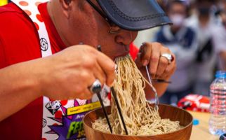 40 Peserta Ikuti Lomba Makan Ramen di RamenYa, Ini Juaranya - JPNN.com