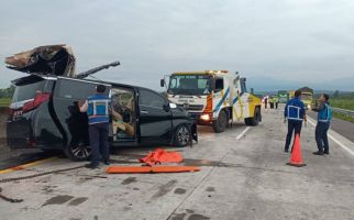 Kecelakaan Maut di Tol Semarang-Solo, Alphard Tabrak Truk, Banyak yang Tewas - JPNN.com