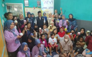 Dosen ATVI Berikan Literasi Digital kepada Ibu-ibu Rumah Tangga - JPNN.com
