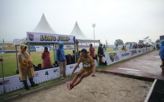 SAC Indonesia 2022: SMAN 7 Cirebon-SMAN 2 Padalarang Kuasai Podium Juara Lompat Jauh - JPNN.com