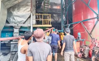 Pabrik Kelapa Sawit PT Mitra Agung Swadaya Terbakar, Lihat - JPNN.com