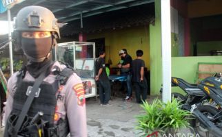 1 Jam Densus Geledah Indekos Teroris di Grogol dan Temukan Sebuah Benda - JPNN.com