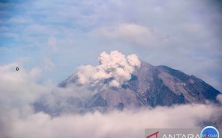 Gunung Semeru Erupsi, Jangan Ada Aktivitas - JPNN.com