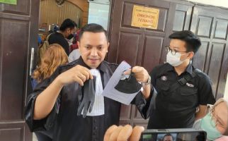 Kubu Bharada Richard Eliezer Tunjukkan Surat Penting Ini di PN Jaksel - JPNN.com