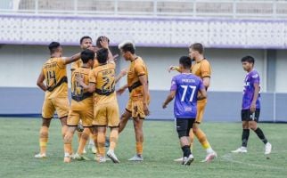 Dewa United vs Arema FC: Ketika Dua Sahabat Bertemu Saling Berhadapan di Lapangan - JPNN.com