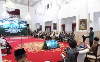 Kumpulkan Seluruh Menteri, Jokowi Ingatkan soal Bencana dan Cuaca Ekstrem ke Depan - JPNN.com