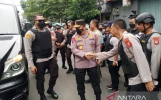 Kapolri Jenderal Listyo ke TKP Bom Bunuh Diri Bandung, Brimob: Tolong Mundur - JPNN.com