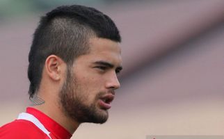 Diego Michiels 2 Kali Pukul Penyerang Persija, Krmencik Terkapar - JPNN.com