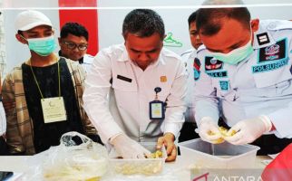 Gulai Ayam Ini Tampak Berbeda, Jangan Kaget, di Dalamnya Ada.... - JPNN.com