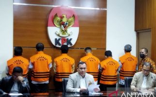 Bupati Bangkalan dan 5 Anak Buahnya Ditahan KPK, Mohni Ambil Langkah Ini - JPNN.com