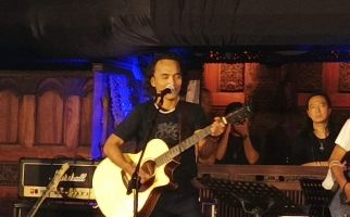 Gitar Kaka Slank Terlelang Rp 50 Juta di Konser Amal, Ini Sosok Pembelinya - JPNN.com