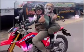 Ridwan Kamil Ajak Atalia Praratya Naik Motor Trail, Lihat deh Tangannya - JPNN.com