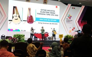 KPK Lelang Barang eks Gratifikasi, Ada Gitar Akustik hingga Jam Tangan - JPNN.com