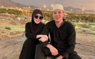 Umrah Bareng Suami, Via Vallen: Semoga Kisah Kami Seperti Nabi Adam dan Siti Hawa - JPNN.com