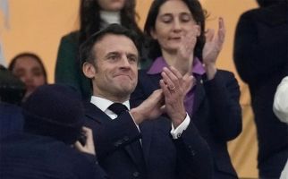 Prancis Larang Siswi Pakai Abaya Masuk Kelas, Macron: Sekolah Kami Sekuler! - JPNN.com
