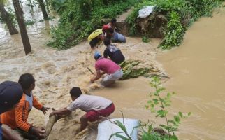 Tanggul Sungai Kaliombo Pati Jebol, Ratusan Rumah Terendam Banjir - JPNN.com