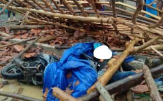 Seorang Warga Tewas Tertimpa Bangunan Saat Angin Kencang di Cirebon - JPNN.com