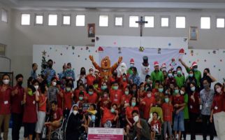 Berbagi Kasih Natal Bersama 65 Anak Berkebutuhan Khusus - JPNN.com
