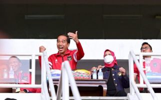 Shin Tae Yong Marah, Presiden Jokowi: Bola Itu Bundar - JPNN.com