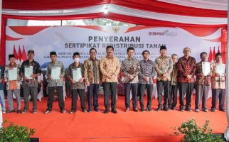 Menteri Hadi Selesaikan Konflik Agraria Berusia Seabad di Pasuruan - JPNN.com