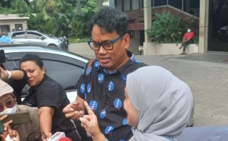 Indra Bekti Masih Menjalani Perawatan, Uya Kuya Sebut Dilla Tegar - JPNN.com