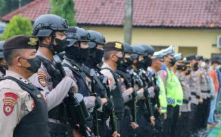 Ribuan Polisi Dikerahkan Untuk Jaga Malam Pergantian Tahun di Cirebon - JPNN.com