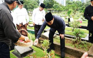 Tradisi Akhir Tahun, DPP PDIP Ziarah ke Makam Fatmawati dan Memperingati Harlah Taufiq Kiemas - JPNN.com