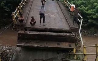 Lihat Itu Penampakan Jembatan Nunpisa Putus akibat Diterjang Banjir - JPNN.com