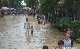 Banjir di Sampang, Seorang Warga Meninggal Dunia - JPNN.com