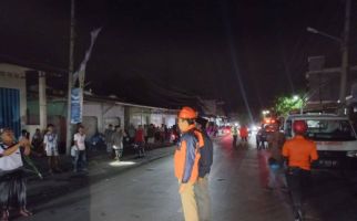 Diterjang Angin Kencang, Menara Masjid di Lombok Timur Roboh - JPNN.com